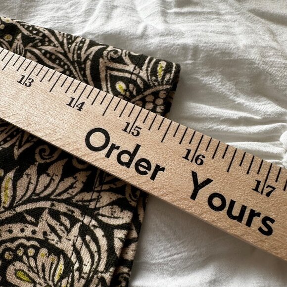 Catherines Easy Fit Tees Collection 1X Olive Green Beige Paisley V-Neck Top - Picture 10 of 10